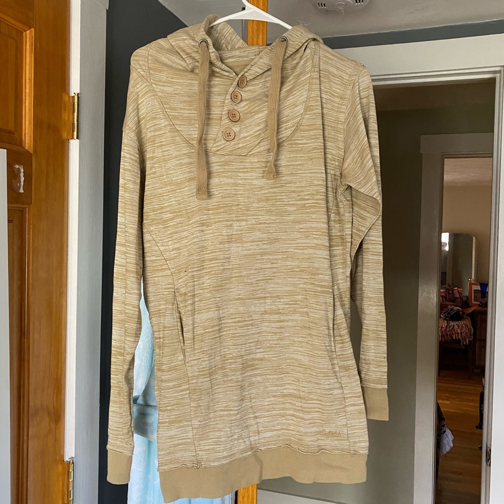 Cabelas hoodie with button details